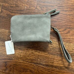 Universal Thread / Green Wallet